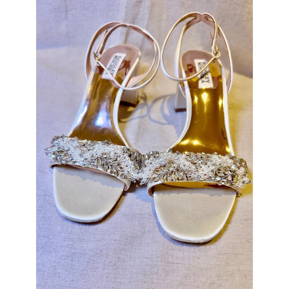 Badgley Mischka Shoes Ivory Bejeweled 3" Heel Size 8 Bridal Wedding